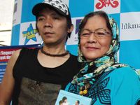 Bunda Iffet Rilis Buku Rock n Roll Mom